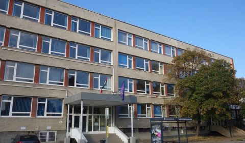 Eladó Irodaépület 8000 Székesfehérvár , Irodaház 