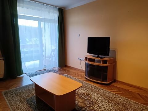 Eladó Lakás 8600 Siófok , központi elhelyezkedésű, 48 nm-es, erkélyes, felújított tégla lakás