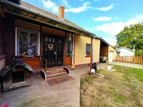 Eladó Ház 2251 Tápiószecső , Árpád út közelében