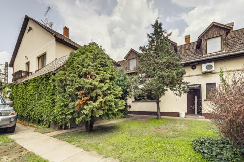 Eladó Ház 6050 Lajosmizse Panzió, étterem, wellnes