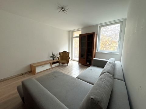 Eladó Lakás 1084 Budapest 8. kerület , Budapest VIII. kerület 4-6 villamos megállójától pár percre