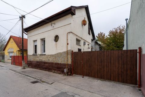 Eladó Ház 8000 Székesfehérvár 