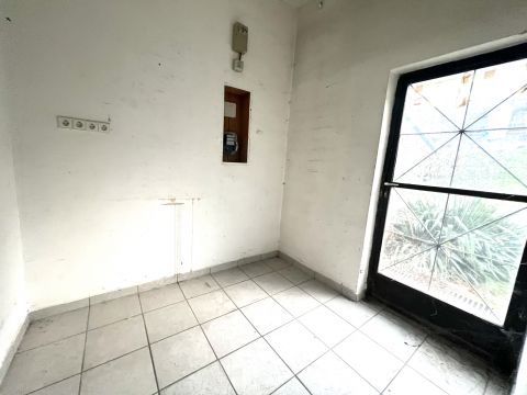 Eladó Üzlethelyiség 1173 Budapest 17. kerület Pesti úton- üzlethelyiségnek vagy irodának 