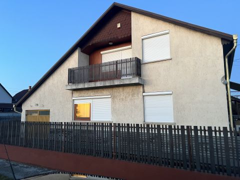 Eladó Ház 5100 Jászberény , Érparti részén 