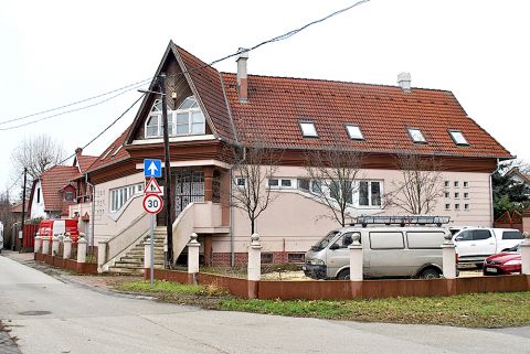 Eladó Ház 6000 Kecskemét , Sok lehetőséget rejtő családi ház eladó Vacsiközben! 