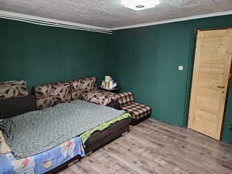 Eladó Ház 2764 Tápióbicske , Tápióbicskén Nagykátai úttól pár lépésre 4 szobás 149nm-es ház hatalmas melléképületekkel eladó!!