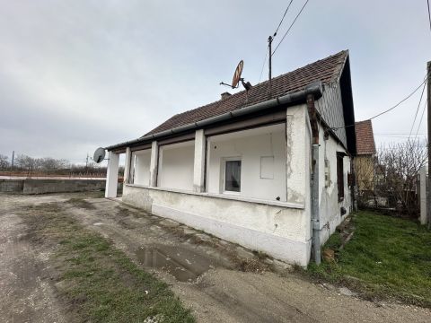 Eladó Ház 7000 Sárbogárd 