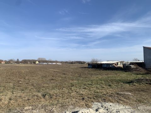 Eladó Telek 2376 Hernád , Buszmegforduló közelében
