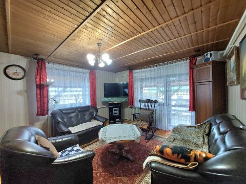 Eladó Ház 8085 Vértesboglár , 177 m2- es 3 szintes, 5 szobás családi ház a központban