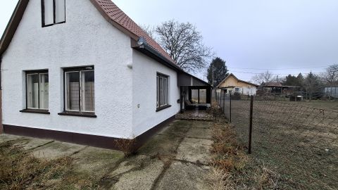 Eladó Ház 2314 Halásztelek Kis ház, nagy telken.