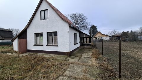 Eladó Ház 2314 Halásztelek , Kis ház, nagy telken.