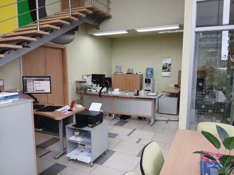Kiadó Ipari 4031 Debrecen , Ipari parkban  iroda és raktár.