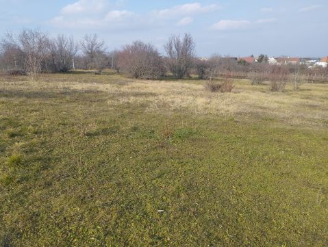 Eladó Telek 8000 Székesfehérvár , Öreghegyen új parcellázás, újépítésű ingatlanok közelében