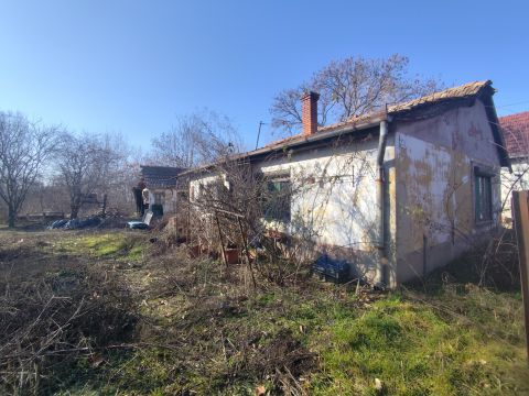 Eladó Ház 6000 Kecskemét , Kecskeméthez közel a Lilli tanya közelében felújítandó tanya