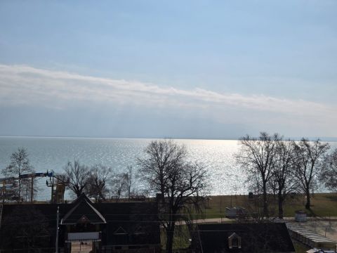 Eladó Lakás 8226 Alsóörs , Balatontól 100méterre,csodálatos panorámás  Penthouse lakás!
