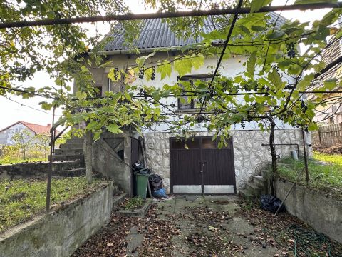 Eladó Ház 2903 Komárom , Kertes házas övezet