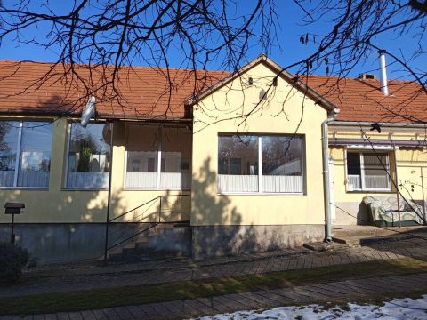 Eladó Ház 7300 Komló 