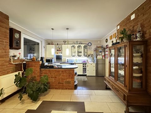 Eladó Ház 7121 Szálka , modern családi otthon a természet ölelésében.
