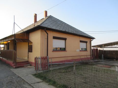Eladó Ház 4486 Tiszatelek 
