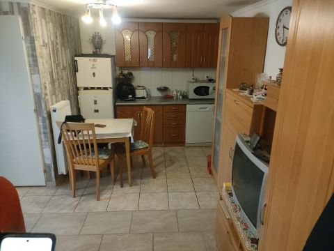Eladó Ház 6044 Kecskemét , Kecskemét-Hetényi út közelében takaros kis ház