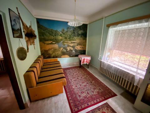 Eladó Ház 6035 Ballószög , Kádárkocka ház, átlagos állapotban, nagyon jó helyen