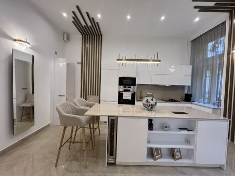 Eladó Lakás 1073 Budapest 7. kerület ,  Zeneakadémia mellett elegáns, minőségi luxuslakás