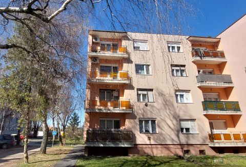 Eladó Lakás 7200 Dombóvár 