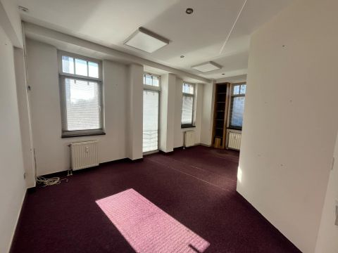 Eladó Üzlethelyiség 6000 Kecskemét BELVÁROSI üzletházban 191 m2-es üzlethelyiség!