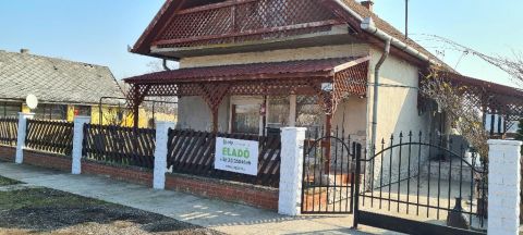 Eladó Ház 5052 Újszász , 5052 Újszász, Vasútállomáshoz közel