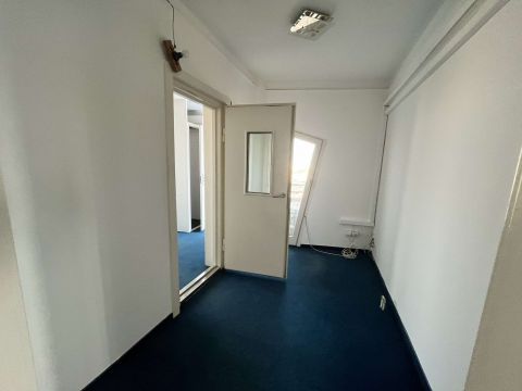 Eladó Iroda 6000 Kecskemét VÁROSRA néző panorámával kiváló adottságú iroda!