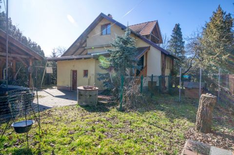 Eladó Ház 2213 Monorierdő , HÁROM SZINTES CSALÁDI HÁZ