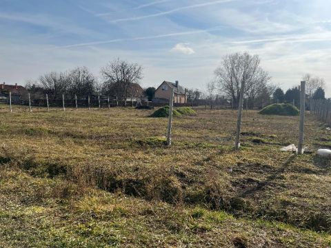 Eladó Telek 2747 Törtel , 2747 Törtel, családi házas