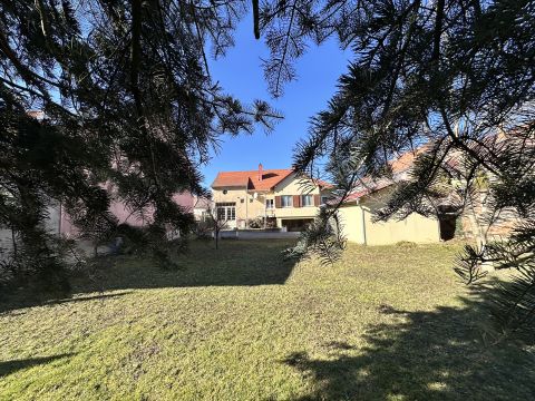 Eladó Ház 9700 Szombathely , Weöres Sándor Színház környéke