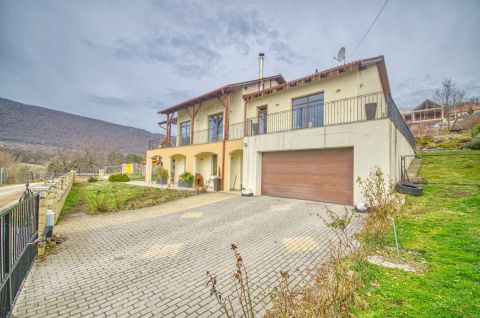 Eladó Ház 2098 Pilisszentkereszt , Természet védelmi övezet mellett örök panorámás családi ház