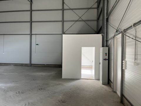 Kiadó Ipari 4400 Nyíregyháza , Nyíregyháza Ipari területén.