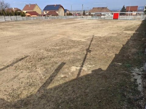 Kiadó Telek 2532 Tokodaltáró 