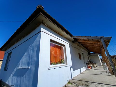 Eladó Ház 2711 Tápiószentmárton , Tápiószentmárton  vízmű közelében 2 szobás  ház eladó