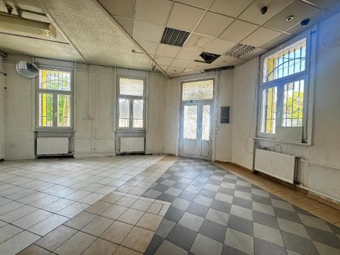 Eladó Ipari 1153 Budapest 15. kerület , 1153 Budapest 15, családi házas