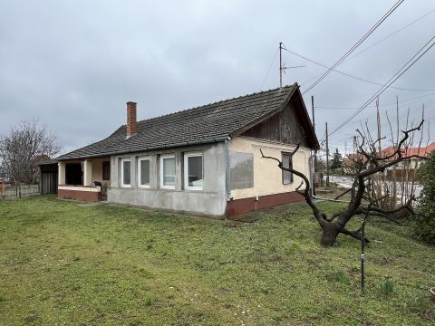 Eladó Ház 2711 Tápiószentmárton 