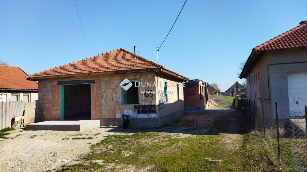2760 Nagykáta , Havaskert — 1/13