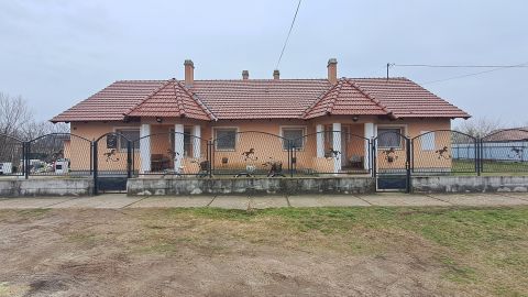 Eladó Ház 2747 Törtel 