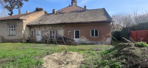 Eladó Ház 1161 Budapest 16. kerület ,  489m2-es telken, 2 db. felújítandó ingatlalan+ jó áll.üzlet