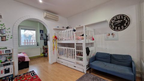 Eladó Lakás 1215 Budapest 21. kerület , Másfél szobás, kis kertes lakás