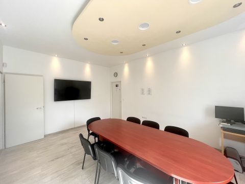 Eladó Irodaépület 8200 Veszprém 