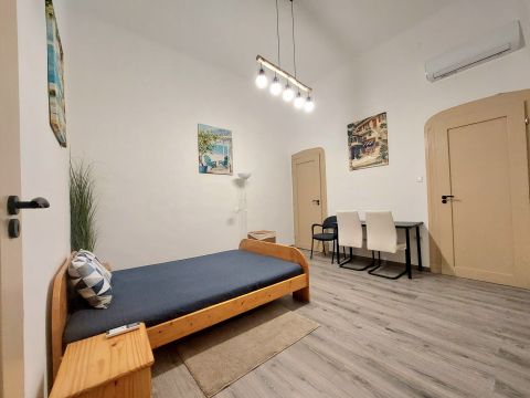 Eladó Lakás 1075 Budapest 7. kerület Zsinagóga közvetlen közelében