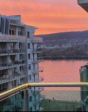 Eladó Lakás 1138 Budapest 13. kerület , Marina parton 8. emeleti 2 szobás nagy teraszos lakás eladó.