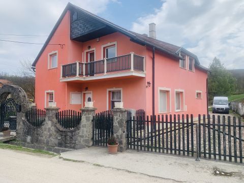 Eladó Ház 2533 Bajót , Sürgősen eladó egy gyorsan költözhető, jó állapotú otthon!