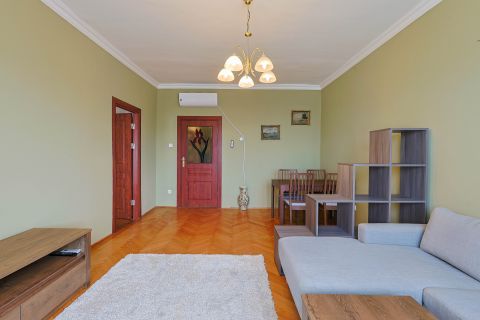 Eladó Lakás 1084 Budapest 8. kerület Rákóczi téren, 55 nm-es, két szobás, térre panorámás lakás