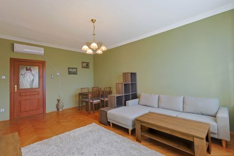 Eladó Lakás 1084 Budapest 8. kerület , Rákóczi téren, 55 nm-es, két szobás, térre panorámás lakás