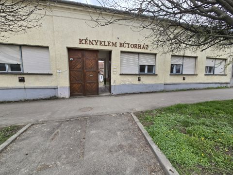 Kiadó Üzlethelyiség 7754 Bóly 